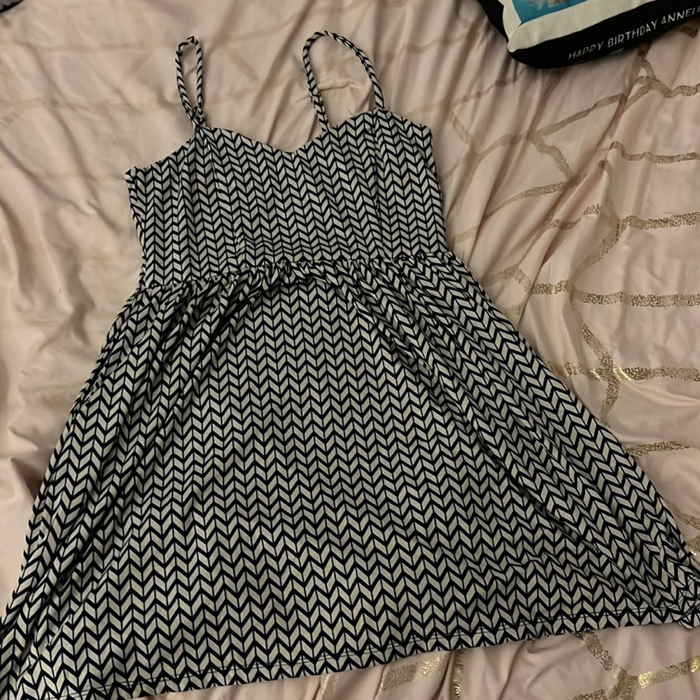 zig-zagged stripped girls dress